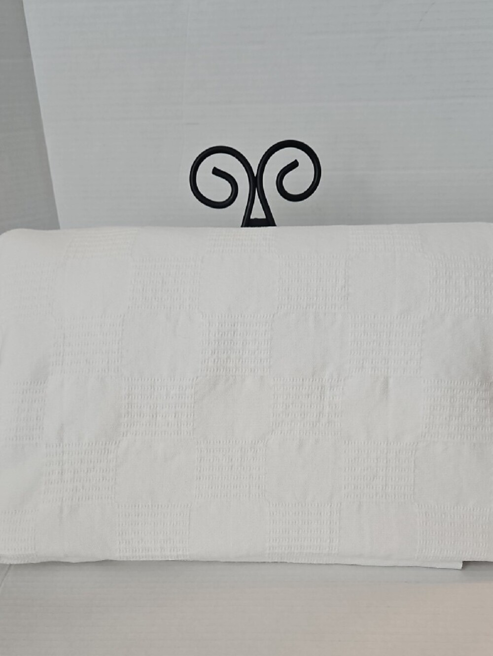 Utopia White Cotton Textured Checkered Weave Queen Coverlet - Picture 3 of 10